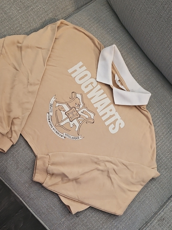 H&M Other - H&M Beige and White Crewneck Sweatshirt